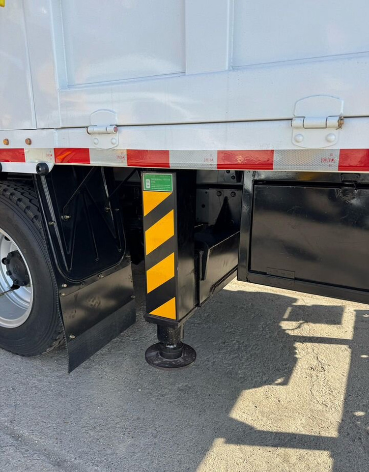 Новый Бортовой грузовик/ Платформа, Автоманипулятор Isuzu Elf: фото 10 Новый Бортовой грузовик/ Платформа, Автоманипулятор Isuzu Elf: фото 10