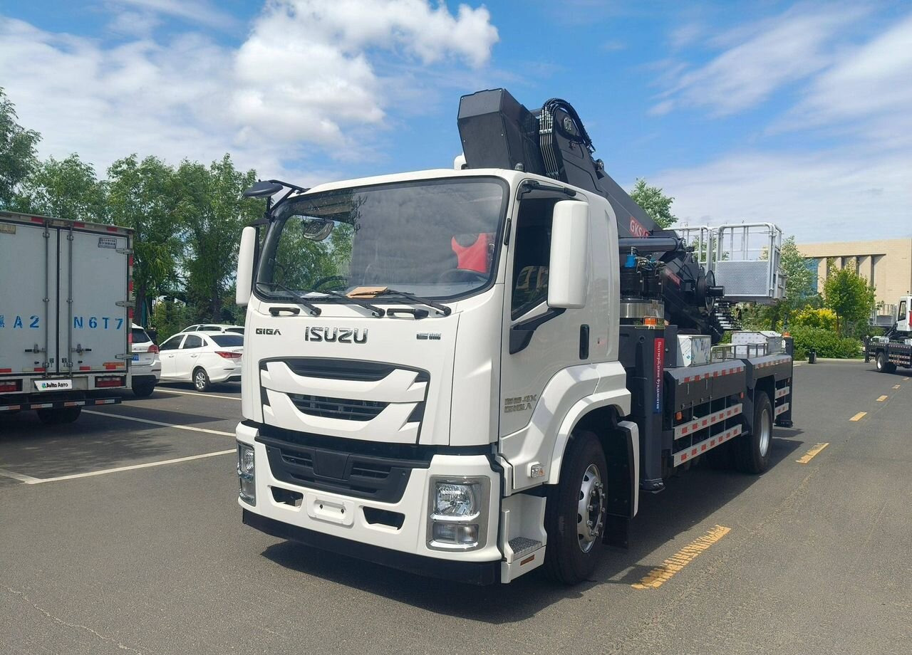 Isuzu Giga - Грузовик с подъемником: фото 1 Isuzu Giga - Грузовик с подъемником: фото 1