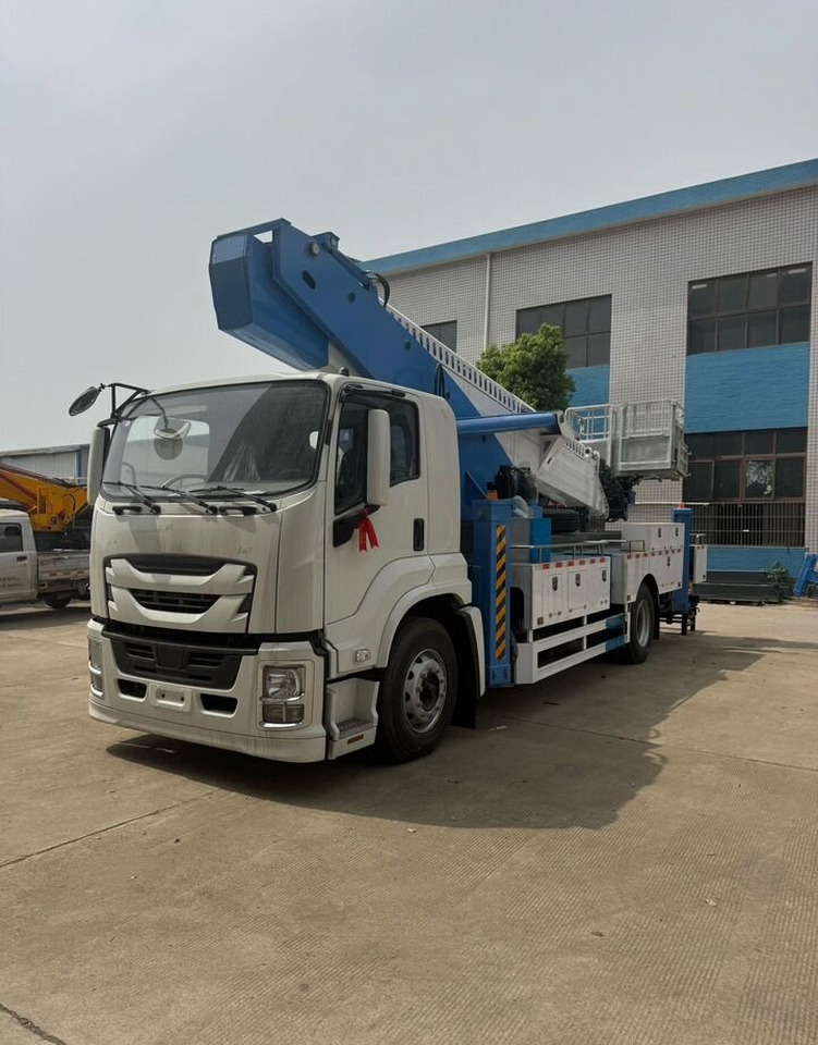Новый Грузовик с подъемником Isuzu Giga: фото 7