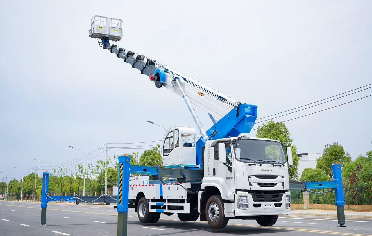Isuzu Giga - Грузовик с подъемником: фото 4 Isuzu Giga - Грузовик с подъемником: фото 4