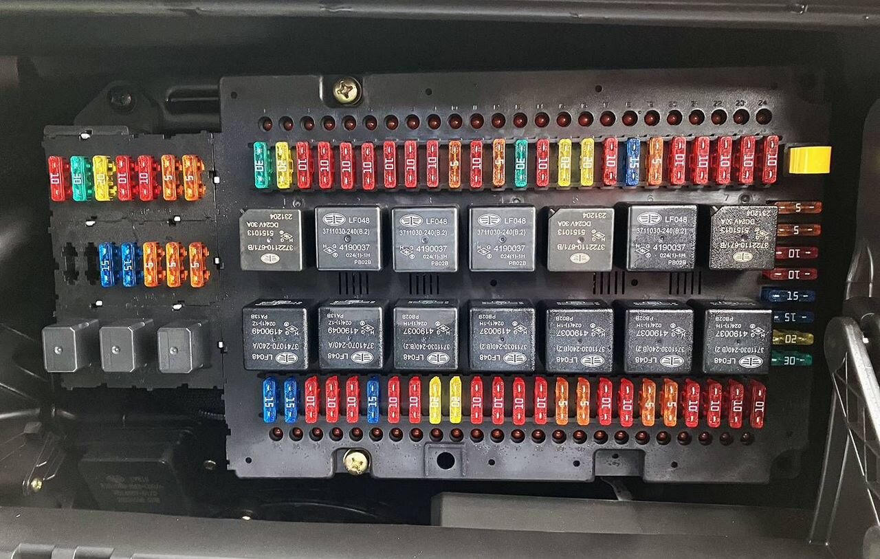 Новый Тягач FAW J6P: фото 26