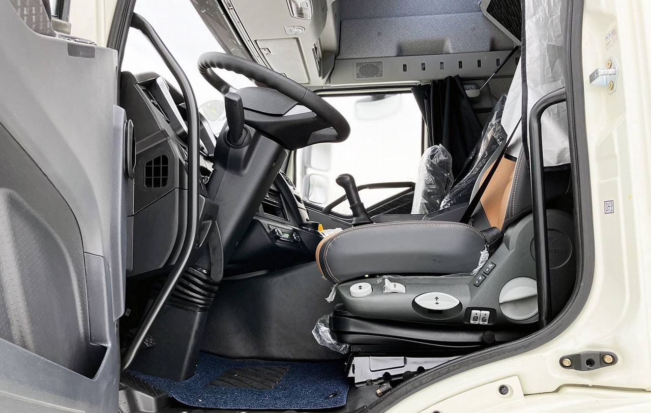 Новый Тягач FAW J6P: фото 12