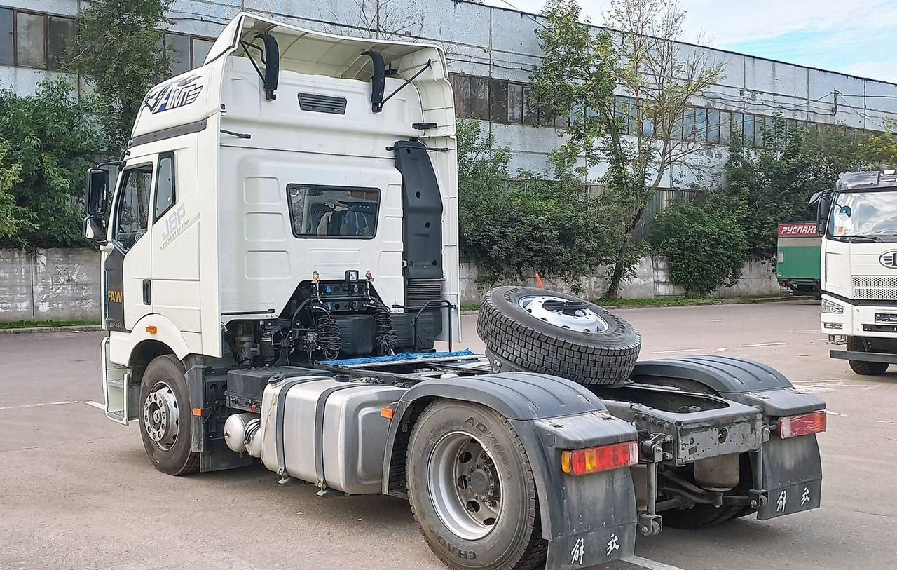 Новый Тягач FAW J6P: фото 7