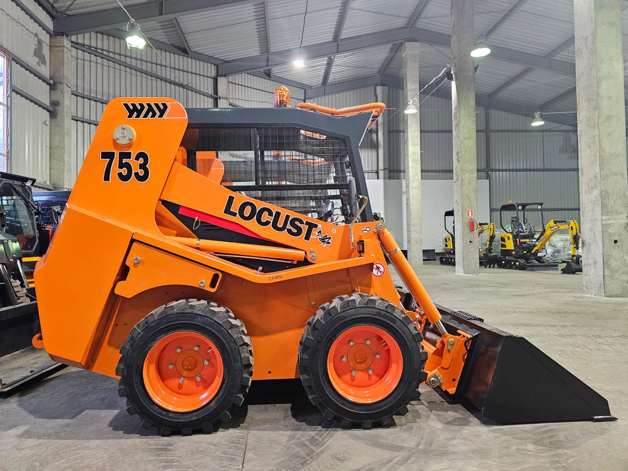 Locust L753 - Мини-погрузчик с бортовым поворотом: фото 1 Locust L753 - Мини-погрузчик с бортовым поворотом: фото 1