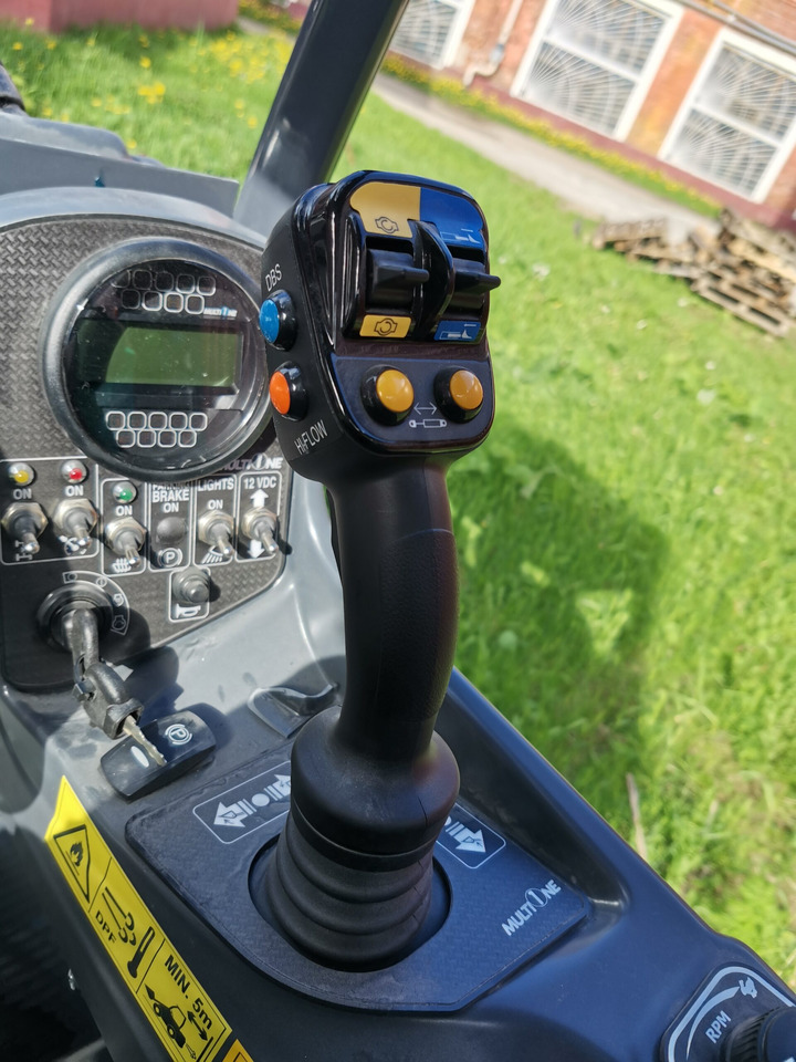 MultiOne 11.5Y - Фронтальный мини погрузчик: фото 3 MultiOne 11.5Y - Фронтальный мини погрузчик: фото 3