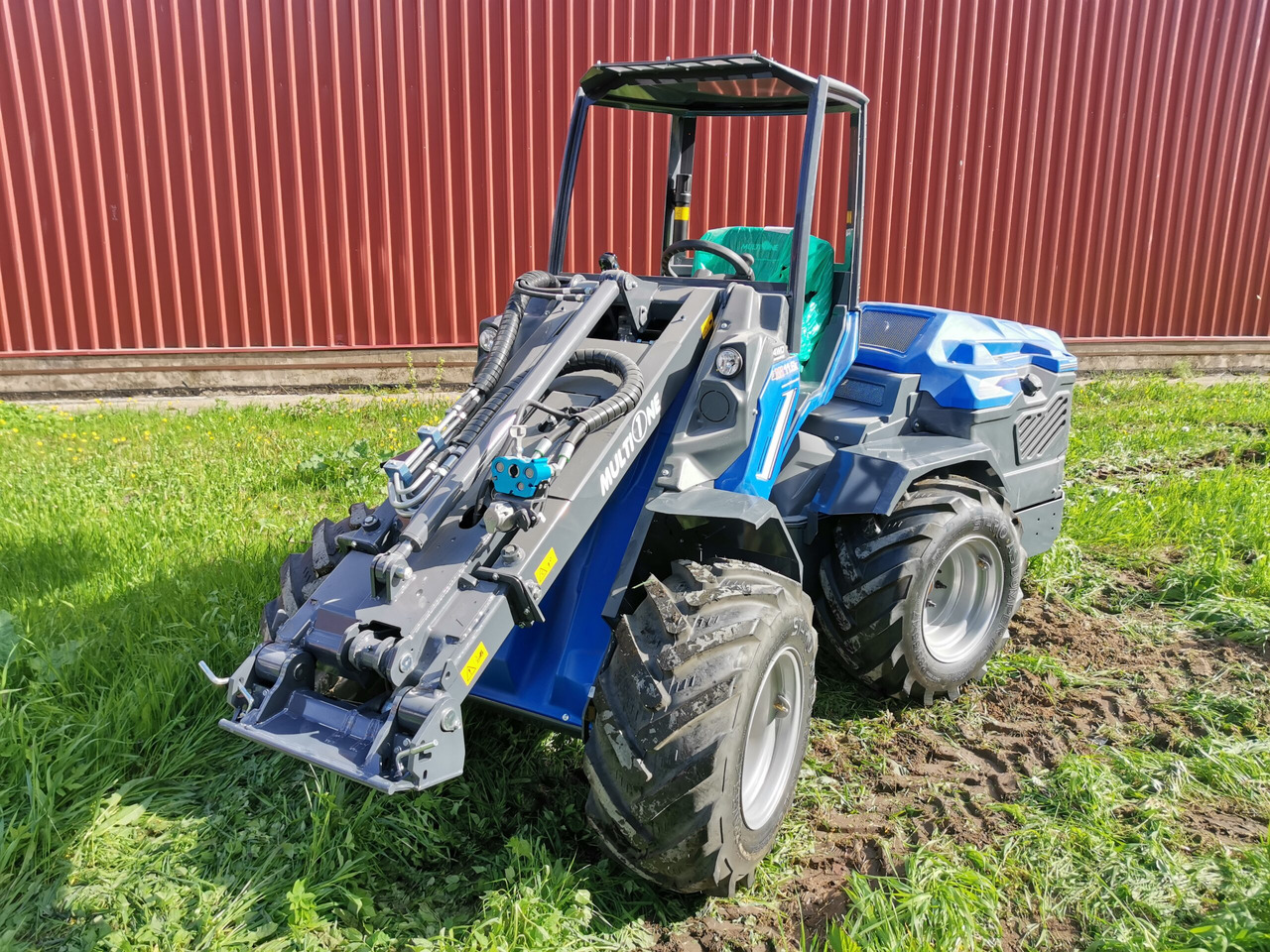 MultiOne 11.5Y - Фронтальный мини погрузчик: фото 1 MultiOne 11.5Y - Фронтальный мини погрузчик: фото 1