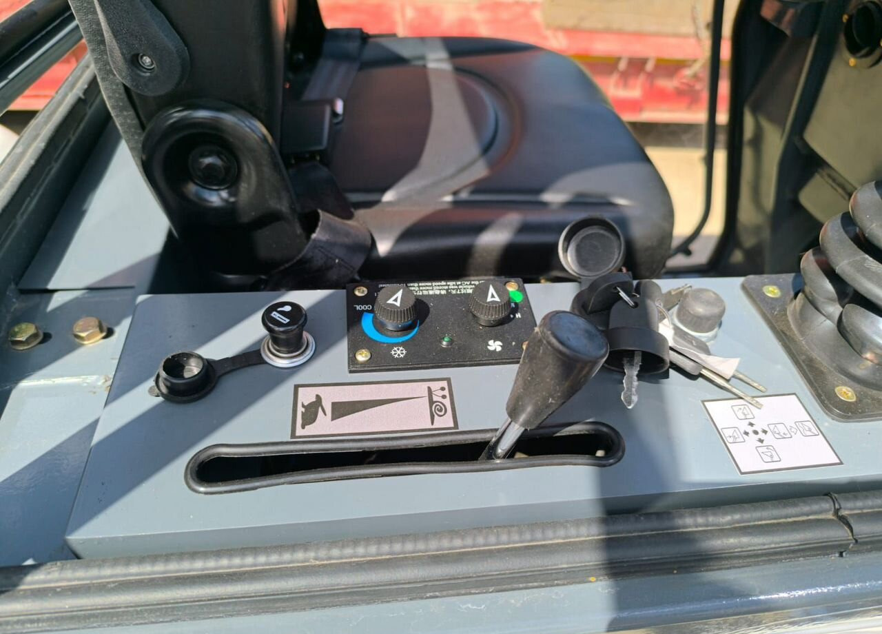 Новый Компактный фронтальный погрузчик Taian DY1150: фото 6