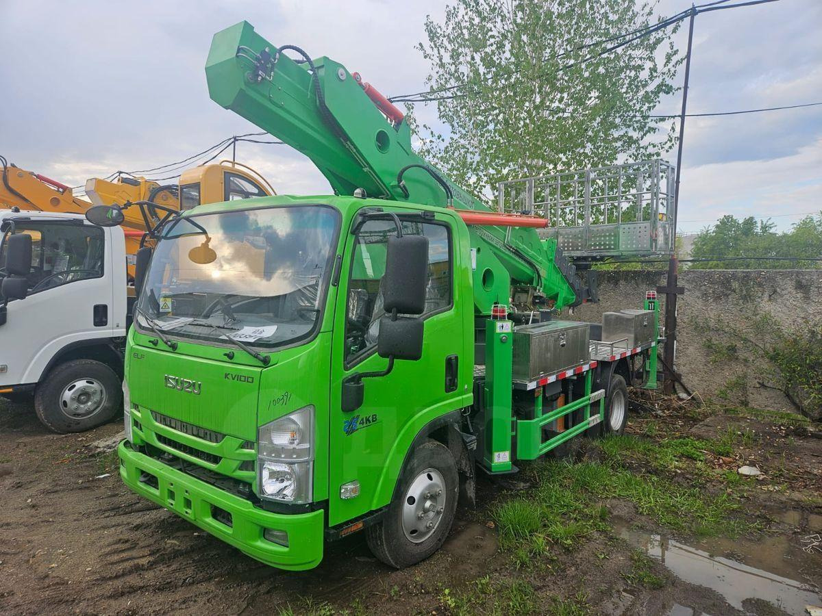 Isuzu Elf - Грузовик с подъемником: фото 2 Isuzu Elf - Грузовик с подъемником: фото 2