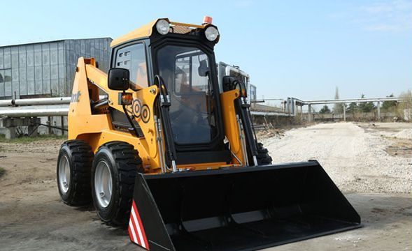 ANT 1200 - Мини-погрузчик с бортовым поворотом: фото 2 ANT 1200 - Мини-погрузчик с бортовым поворотом: фото 2