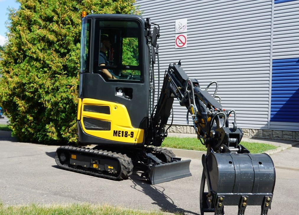Maxpower ME18.9 - Мини-экскаватор: фото 1 Maxpower ME18.9 - Мини-экскаватор: фото 1