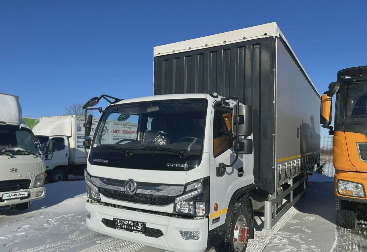 Dongfeng C120L - Тентованный грузовик: фото 1 Dongfeng C120L - Тентованный грузовик: фото 1