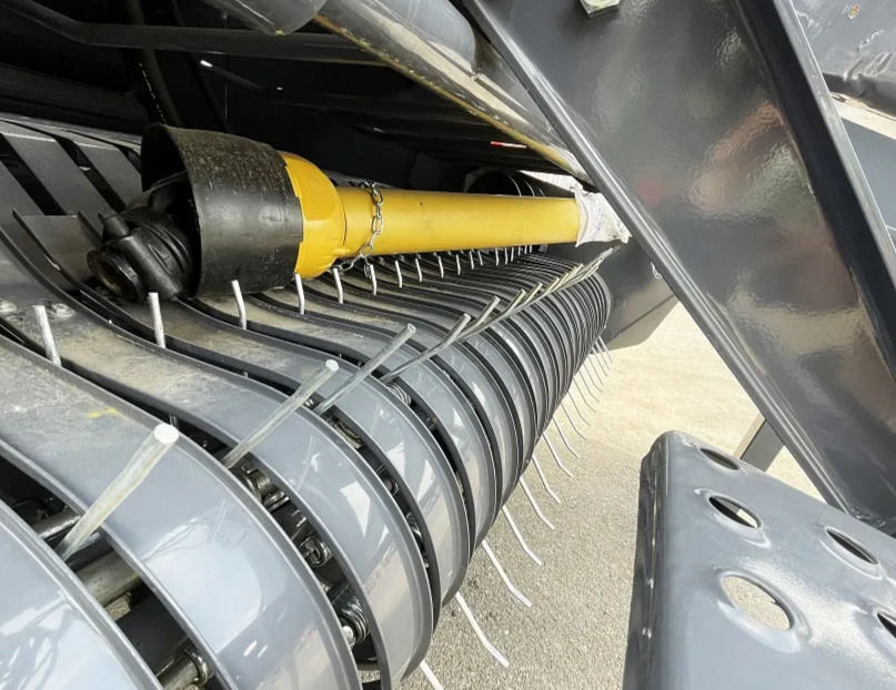 METAL-FACH Z-562 с обвязкой сеткой и центральной смазкой - Пресс-подборщик рулонный: фото 4 METAL-FACH Z-562 с обвязкой сеткой и центральной смазкой - Пресс-подборщик рулонный: фото 4