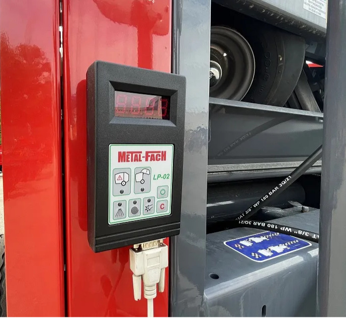 METAL-FACH Z-562 с обвязкой сеткой и центральной смазкой - Пресс-подборщик рулонный: фото 3 METAL-FACH Z-562 с обвязкой сеткой и центральной смазкой - Пресс-подборщик рулонный: фото 3