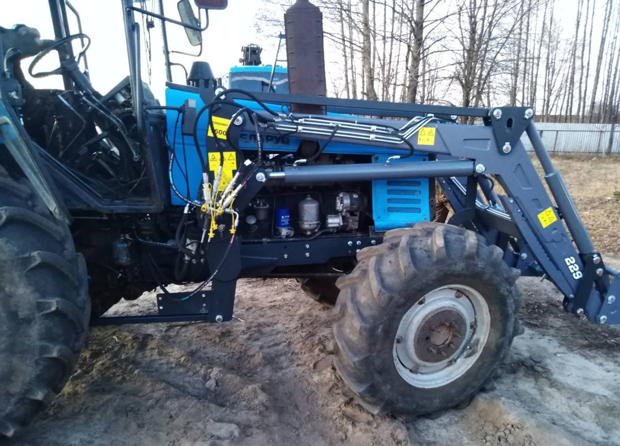 Metal-Fach T-229 1600L - Фронтальный погрузчик для трактора: фото 2 Metal-Fach T-229 1600L - Фронтальный погрузчик для трактора: фото 2