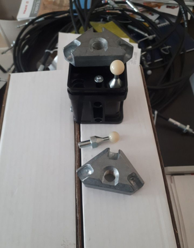 Metal-Fach Площадка джойстика yoke-WK300-1-1.1 23784 - Запчасти для Фронтальных погрузчиков для тракторов: фото 3 Metal-Fach Площадка джойстика yoke-WK300-1-1.1 23784 - Запчасти для Фронтальных погрузчиков для тракторов: фото 3