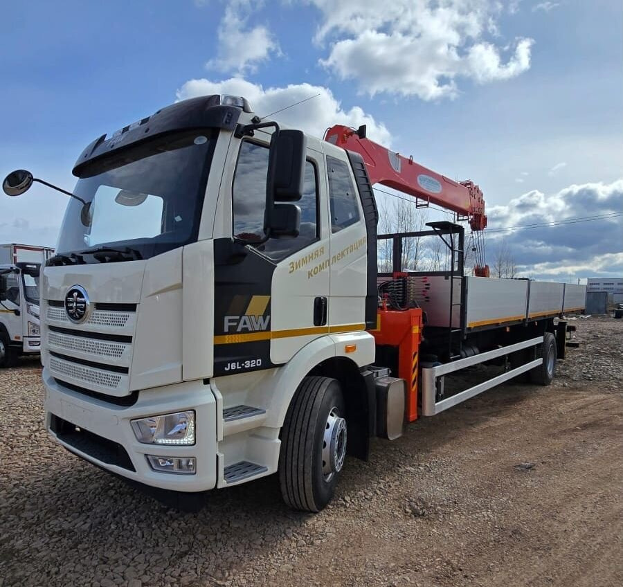 FAW J6L - Грузовик бортовой/ Платформа, Автоманипулятор: фото 1 FAW J6L - Грузовик бортовой/ Платформа, Автоманипулятор: фото 1