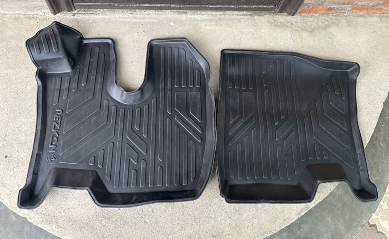 3TON Коврики кабины из (2-х) на Axor 5490 полиуретан - Кабина и интерьер для Грузовиков: фото 1 3TON Коврики кабины из (2-х) на Axor 5490 полиуретан - Кабина и интерьер для Грузовиков: фото 1