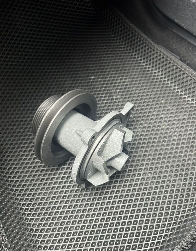 Автоспутник Насос водяной евро-4,5 под кондиционер 8 ручьев - Помпа для Грузовиков: фото 2 Автоспутник Насос водяной евро-4,5 под кондиционер 8 ручьев - Помпа для Грузовиков: фото 2