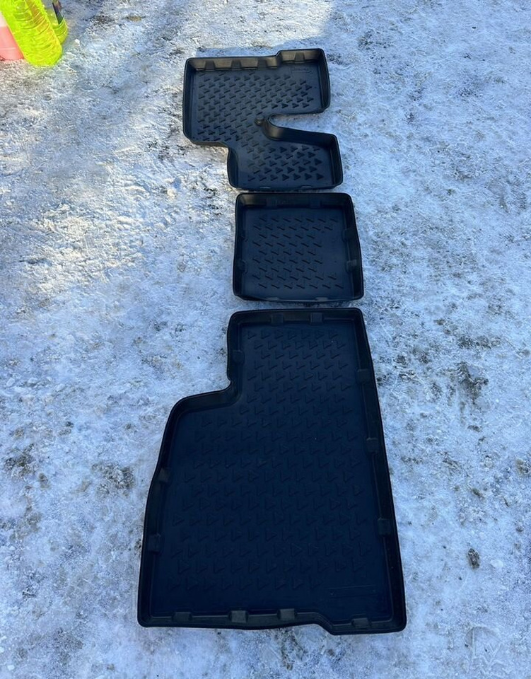 BMW Ковры камаз Евро-3 рестайлинг 43114/43118 (из 3-х) - Кабина и интерьер для Грузовиков: фото 2 BMW Ковры камаз Евро-3 рестайлинг 43114/43118 (из 3-х) - Кабина и интерьер для Грузовиков: фото 2