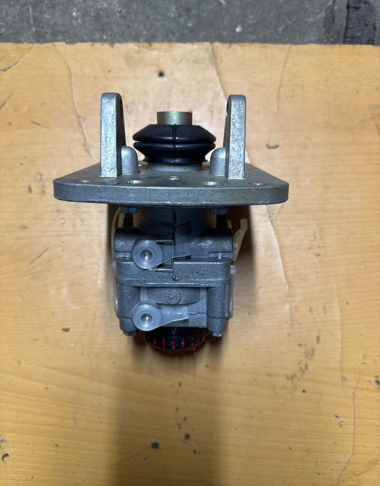 БелОМО Кран зил,камаз,маз тормозной 2-х секц.подпедальный - Тормозной клапан для Грузовиков: фото 4 БелОМО Кран зил,камаз,маз тормозной 2-х секц.подпедальный - Тормозной клапан для Грузовиков: фото 4