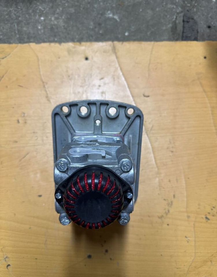 БелОМО Кран зил,камаз,маз тормозной 2-х секц.подпедальный - Тормозной клапан для Грузовиков: фото 5 БелОМО Кран зил,камаз,маз тормозной 2-х секц.подпедальный - Тормозной клапан для Грузовиков: фото 5