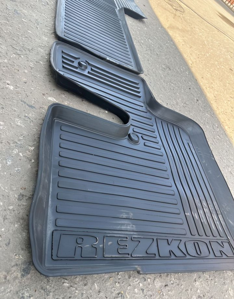 Без бренда Коврики а/м камаз Евро-3,4 резина из 2х предм - Кабина и интерьер для Грузовиков: фото 3 Без бренда Коврики а/м камаз Евро-3,4 резина из 2х предм - Кабина и интерьер для Грузовиков: фото 3