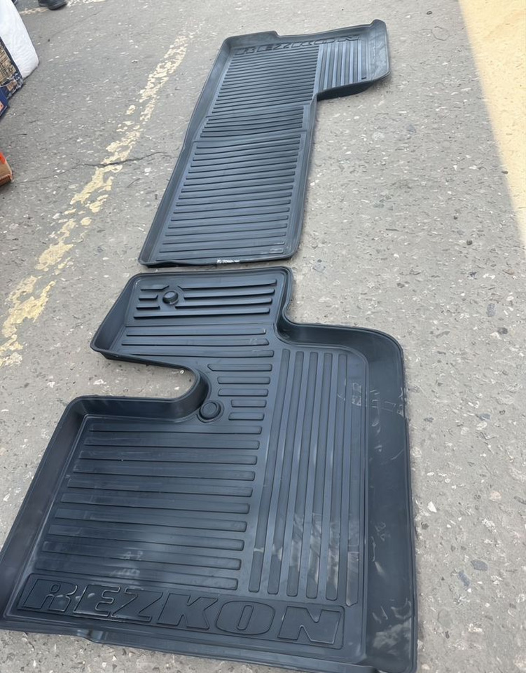 Без бренда Коврики а/м камаз Евро-3,4 резина из 2х предм - Кабина и интерьер для Грузовиков: фото 1 Без бренда Коврики а/м камаз Евро-3,4 резина из 2х предм - Кабина и интерьер для Грузовиков: фото 1