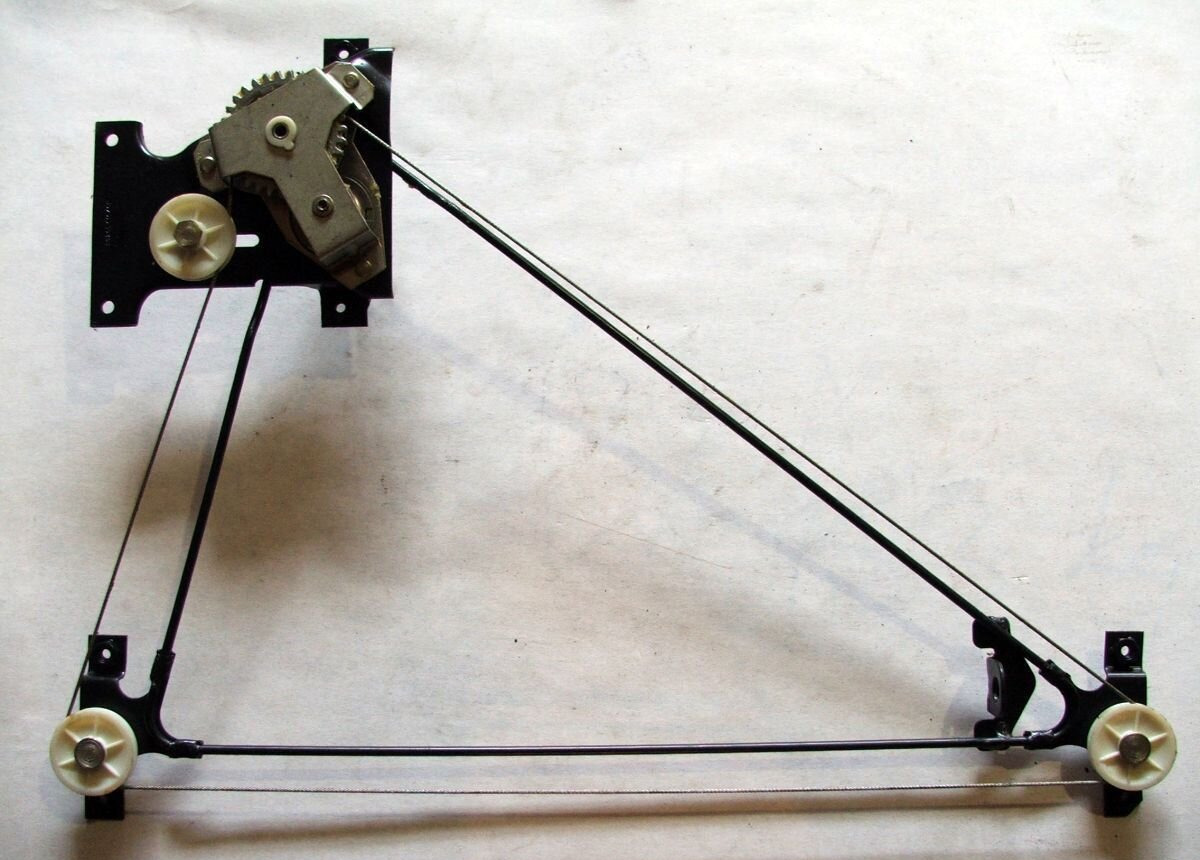 ЧелныЗапЧасть Стеклоподъемник камаз евро правый - Стеклоподъёмник для Грузовиков: фото 1 ЧелныЗапЧасть Стеклоподъемник камаз евро правый - Стеклоподъёмник для Грузовиков: фото 1