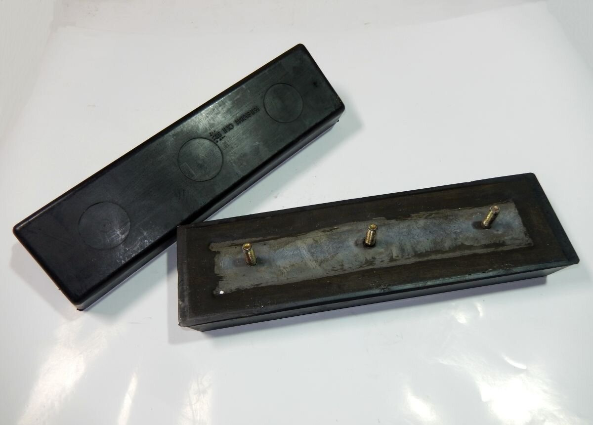 ФАРТИ Подушка кузова платформы (3 шпильки, большая) 2.шт - Подвеска для Грузовиков: фото 1 ФАРТИ Подушка кузова платформы (3 шпильки, большая) 2.шт - Подвеска для Грузовиков: фото 1