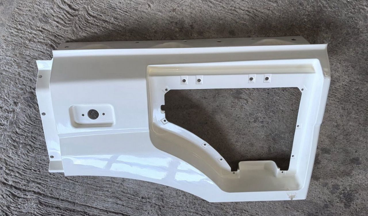 КАМАТЕК Крыло камаз-5490 левое средняя часть (белый) - Крыло для Грузовиков: фото 1 КАМАТЕК Крыло камаз-5490 левое средняя часть (белый) - Крыло для Грузовиков: фото 1