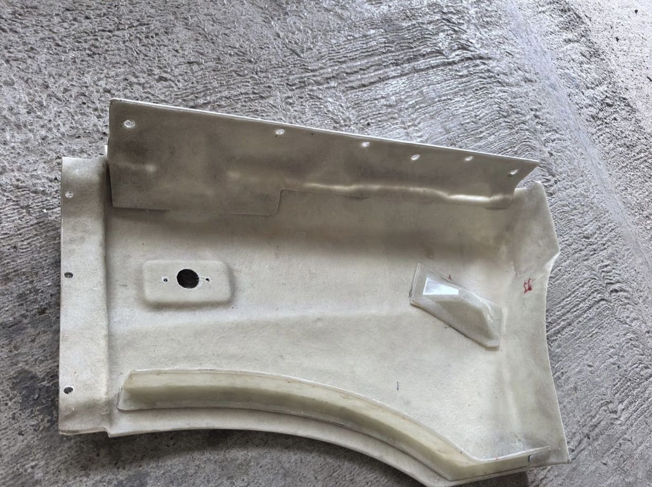 КАМАТЕК Крыло камаз-5490 правое средняя часть (белый) - Крыло для Грузовиков: фото 2 КАМАТЕК Крыло камаз-5490 правое средняя часть (белый) - Крыло для Грузовиков: фото 2