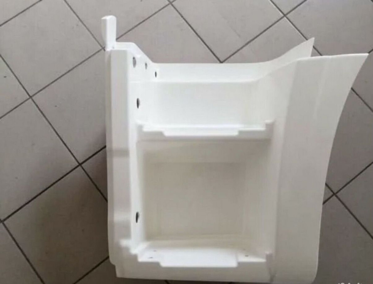 КАМАТЕК Щиток камаз-5490 подножки левый белый - Боковая подножка для Грузовиков: фото 1