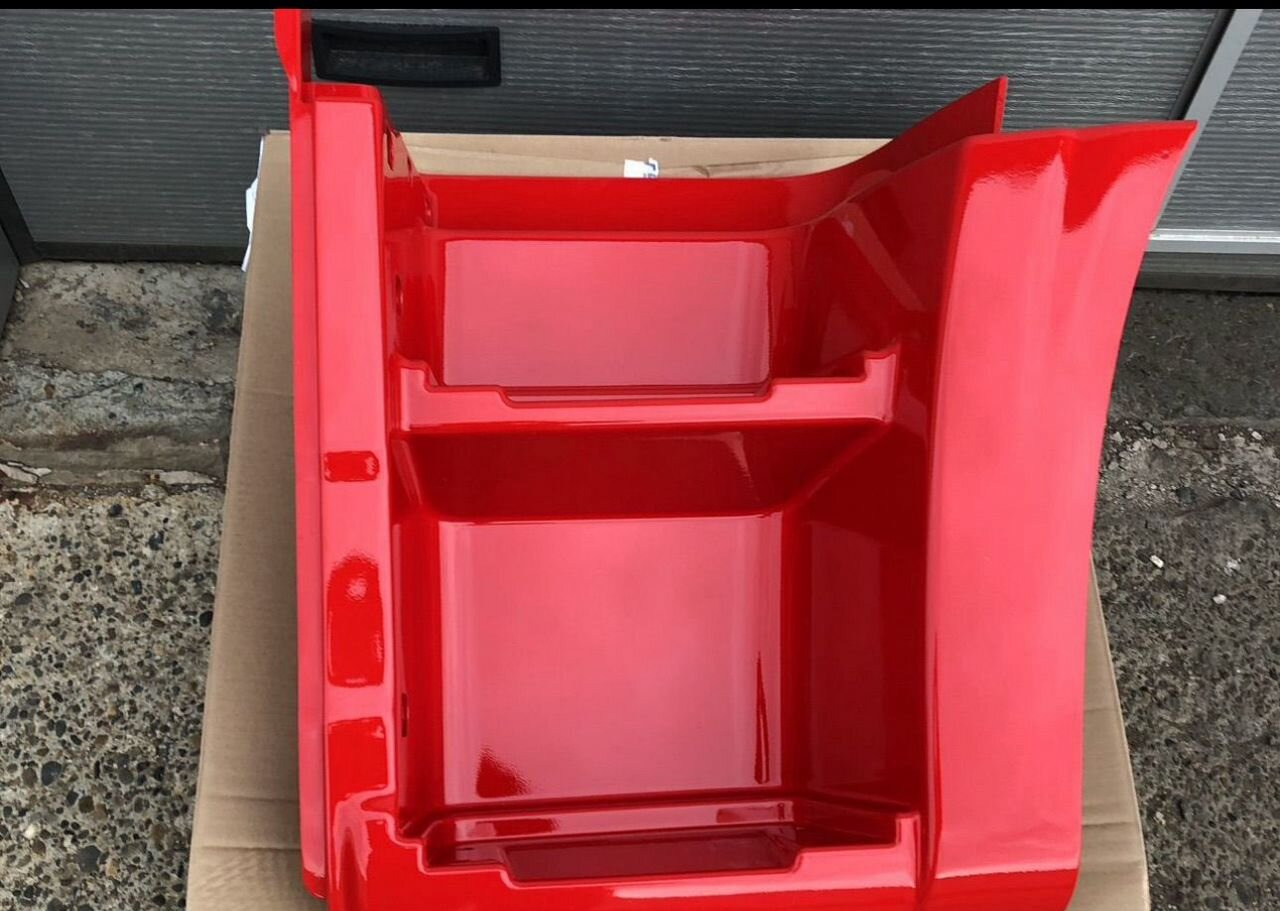 КАМАТЕК Щиток камаз-5490 подножки левый (красный) завод - Боковая подножка для Грузовиков: фото 1