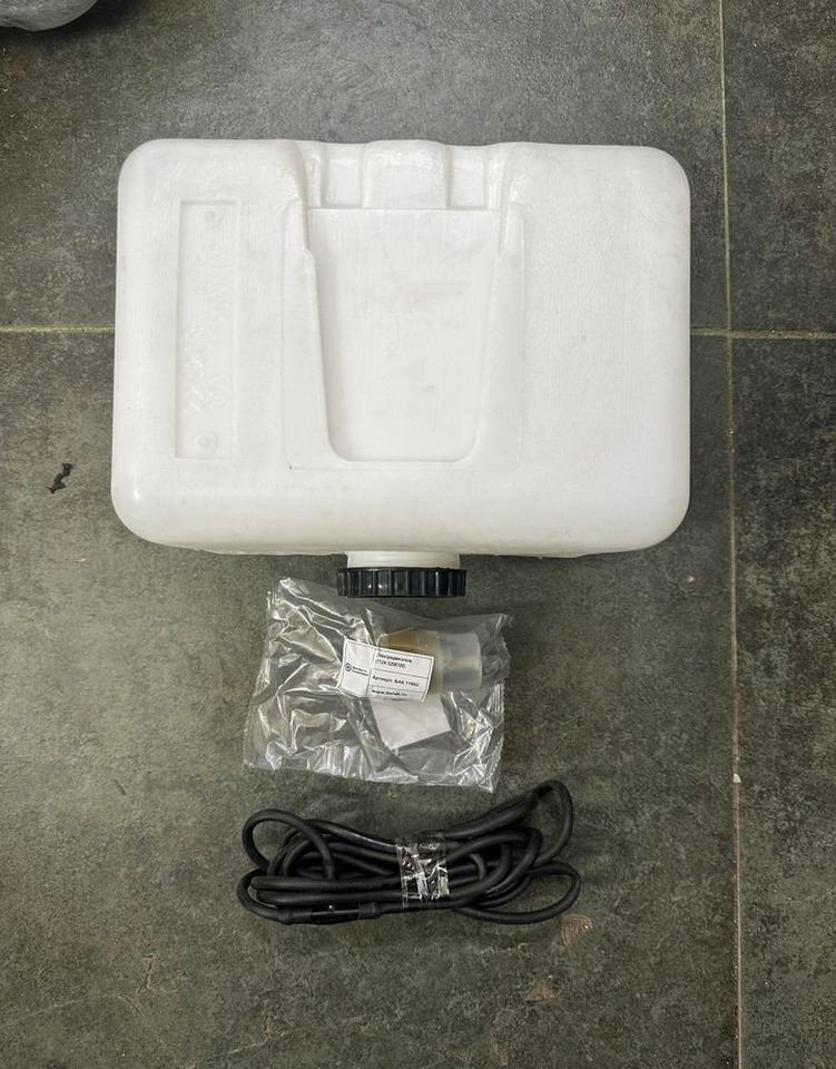 KAMAZ Бачок омывателя 5,4 л. в сборе с насосом+трубки - Кузов и экстерьер для Грузовиков: фото 3 KAMAZ Бачок омывателя 5,4 л. в сборе с насосом+трубки - Кузов и экстерьер для Грузовиков: фото 3