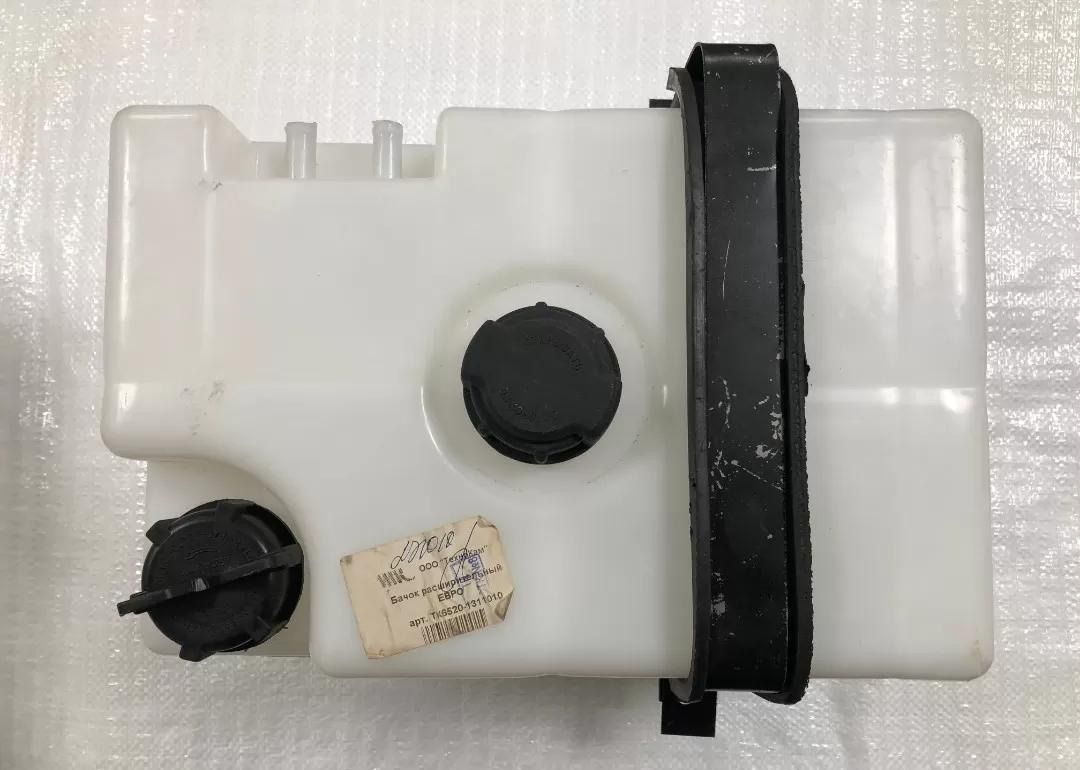 KAMAZ Бачок расширительный 6520 (пластмассовый)в сборе - Расширительный бачок для Грузовиков: фото 1 KAMAZ Бачок расширительный 6520 (пластмассовый)в сборе - Расширительный бачок для Грузовиков: фото 1