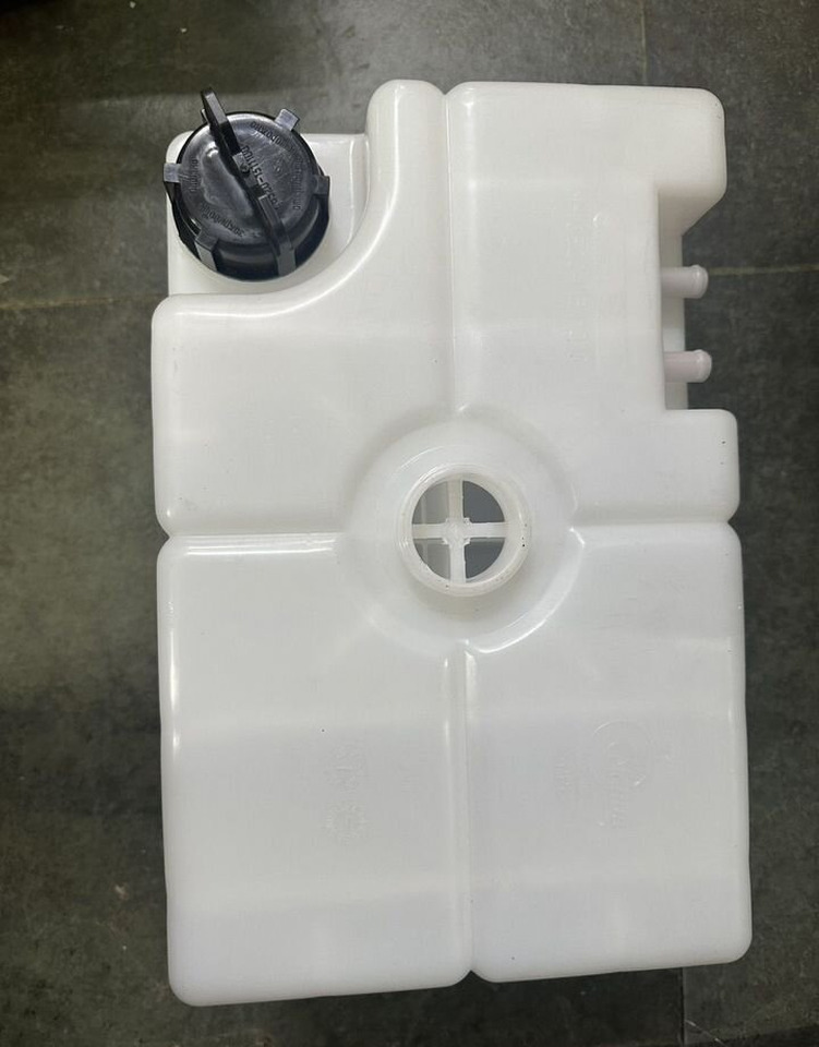 KAMAZ Бачок расширительный камаз-6520 с 1 крышкой мапра - Расширительный бачок для Грузовиков: фото 1 KAMAZ Бачок расширительный камаз-6520 с 1 крышкой мапра - Расширительный бачок для Грузовиков: фото 1