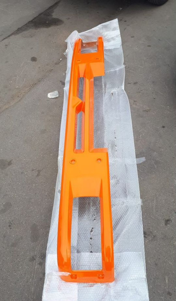 KAMAZ Бампер верхний 6520 (стеклопластик) камаз 6520 - Бампер для Грузовиков: фото 1