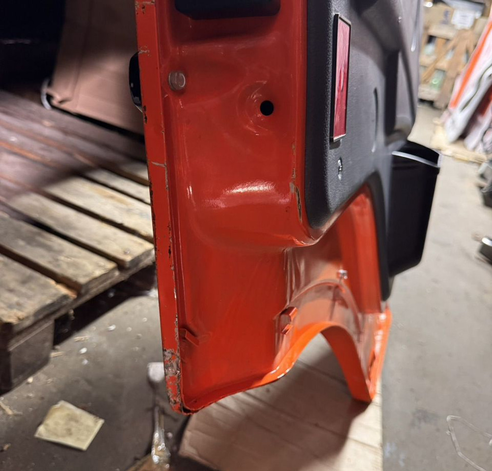 KAMAZ Дверь левый камаз евро-4 царапина - Дверь и запчасти для Грузовиков: фото 3 KAMAZ Дверь левый камаз евро-4 царапина - Дверь и запчасти для Грузовиков: фото 3