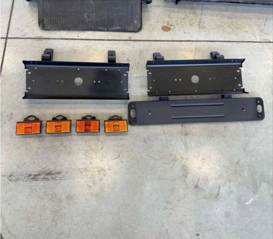 KAMAZ Крепление задней фонари камаз-5490 к-т - Задний фонарь для Грузовиков: фото 1 KAMAZ Крепление задней фонари камаз-5490 к-т - Задний фонарь для Грузовиков: фото 1