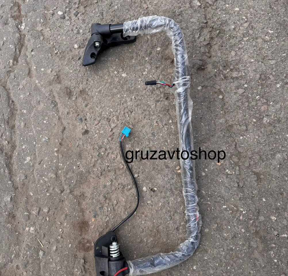 KAMAZ Кронштейн зеркала (дуга) правый (на 5490) камаз - Зеркало заднего вида для Грузовиков: фото 1 KAMAZ Кронштейн зеркала (дуга) правый (на 5490) камаз - Зеркало заднего вида для Грузовиков: фото 1