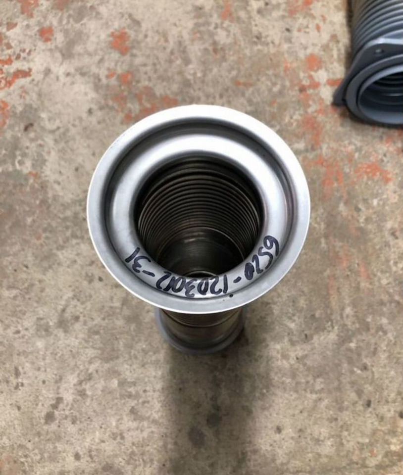 KAMAZ Металлорукав камаз-6520 L364мм, D80мм завод - Топливная система для Грузовиков: фото 2 KAMAZ Металлорукав камаз-6520 L364мм, D80мм завод - Топливная система для Грузовиков: фото 2