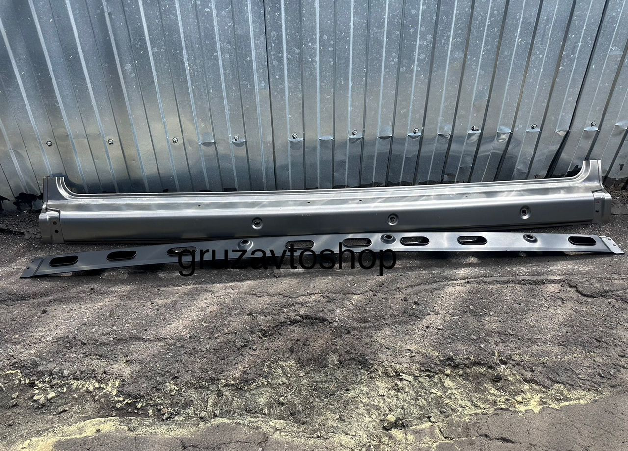 KAMAZ Рамка И усилитель лобового стекла на 3 щетки завод - Ветровое стекло для Грузовиков: фото 1 KAMAZ Рамка И усилитель лобового стекла на 3 щетки завод - Ветровое стекло для Грузовиков: фото 1