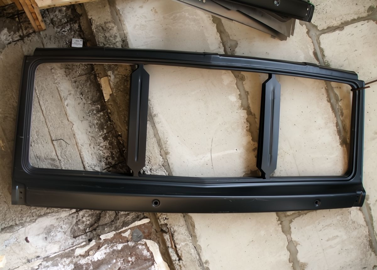 KAMAZ Рамка лобового стекла камаз старого образца - Ветровое стекло для Грузовиков: фото 1 KAMAZ Рамка лобового стекла камаз старого образца - Ветровое стекло для Грузовиков: фото 1