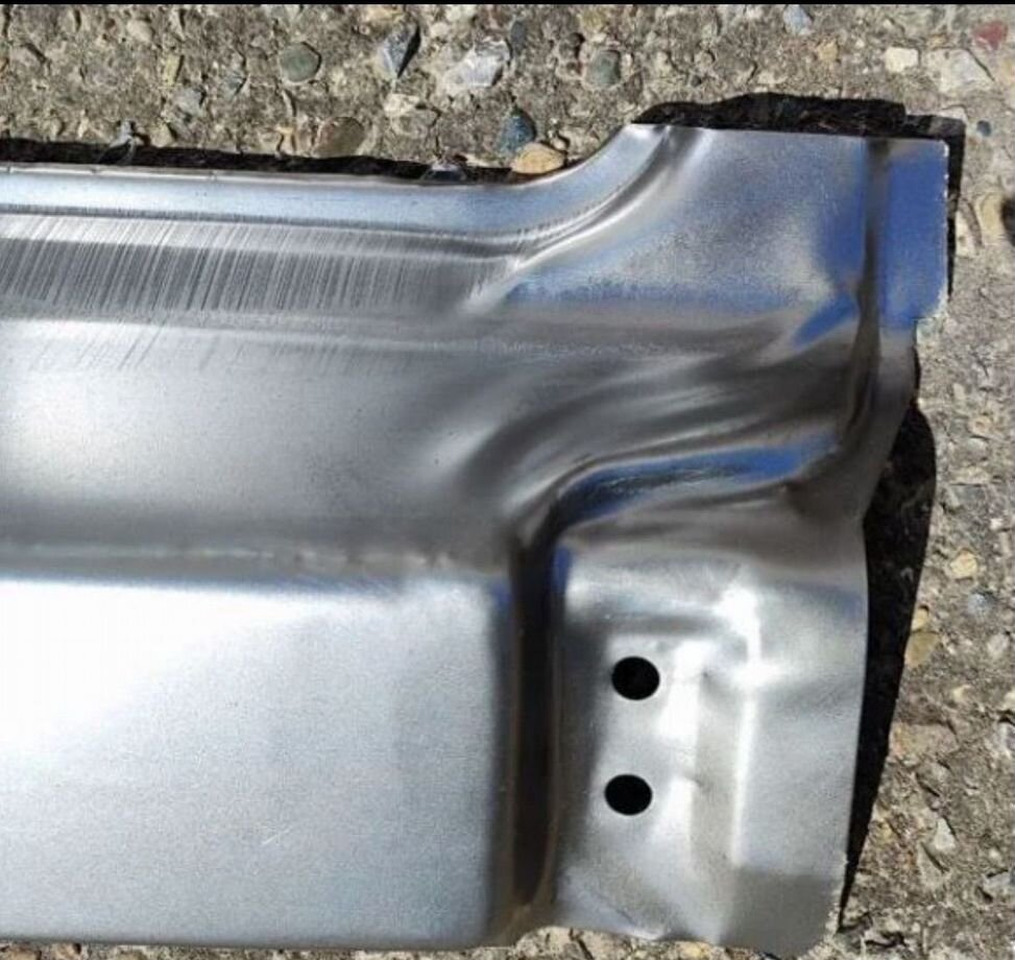 KAMAZ Рамка лобового стекла нижняя часть 3 щетки(завод) - Ветровое стекло для Грузовиков: фото 2 KAMAZ Рамка лобового стекла нижняя часть 3 щетки(завод) - Ветровое стекло для Грузовиков: фото 2