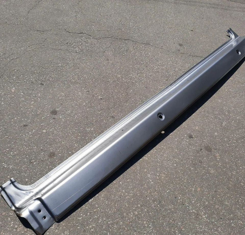 KAMAZ Рамка лобового стекла нижняя часть камаз (2щетки) - Ветровое стекло для Грузовиков: фото 1 KAMAZ Рамка лобового стекла нижняя часть камаз (2щетки) - Ветровое стекло для Грузовиков: фото 1