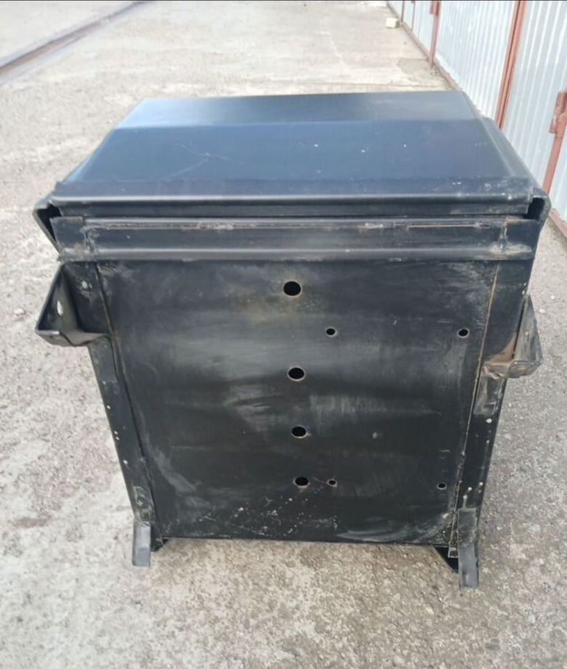 KAMAZ Ящик Акб на Камаз в сборе горизонтальный - Аккумулятор для Грузовиков: фото 4 KAMAZ Ящик Акб на Камаз в сборе горизонтальный - Аккумулятор для Грузовиков: фото 4