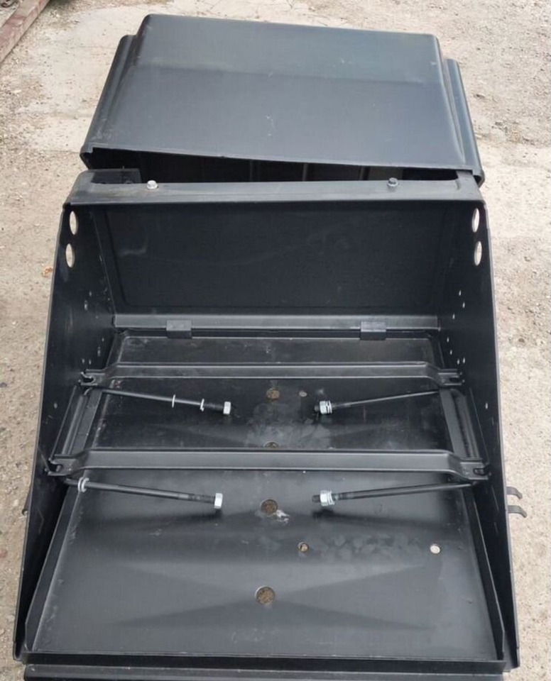 KAMAZ Ящик Акб на Камаз в сборе горизонтальный - Аккумулятор для Грузовиков: фото 1 KAMAZ Ящик Акб на Камаз в сборе горизонтальный - Аккумулятор для Грузовиков: фото 1