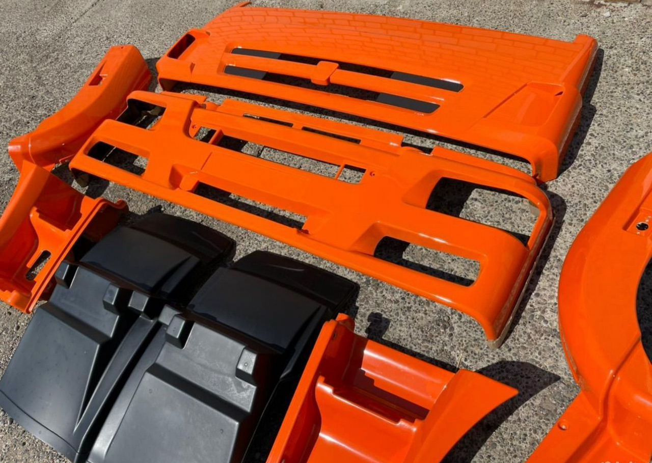 Комплект пластик на кабина камаз-6520 ресталинг - Капот для Грузовиков: фото 1