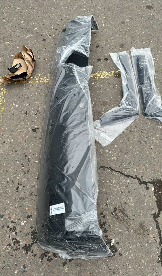 Козырек солнцезащитный на кабине камаз (черный) - Аэродинамика/ Спойлеры для Грузовиков: фото 1