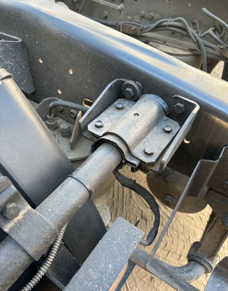 Кронштейн трубы крыла заднего камаз 5490 - Крыло для Грузовиков: фото 3 Кронштейн трубы крыла заднего камаз 5490 - Крыло для Грузовиков: фото 3